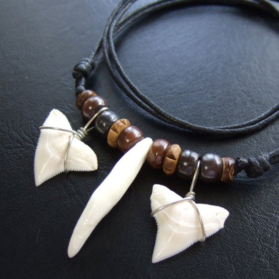 本物の牙とサメの歯コラボペンダント - 15192zhc