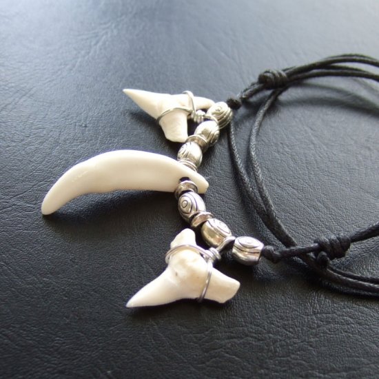 本物の牙とサメの歯コラボペンダント - 15193zhc