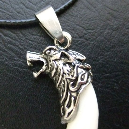 小型メタルキャップ付狼牙（シルバー/白）ペンダント - 15303zhc