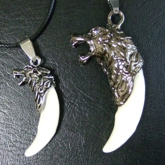 小型メタルキャップ付狼牙（シルバー/白）ペンダント - 15303zhc