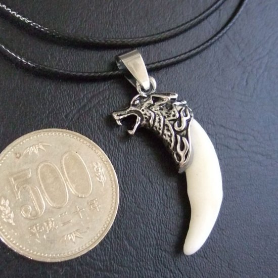 小型メタルキャップ付狼牙（シルバー/白）ペンダント - 15303zhc