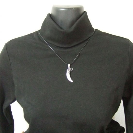 小型メタルキャップ付狼牙（シルバー/白）ペンダント - 15303zhc