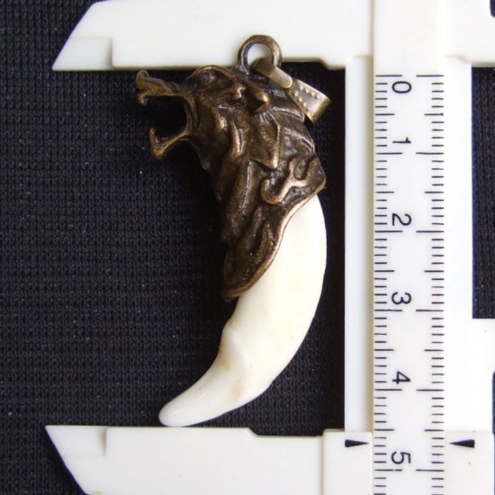 メタルキャップ付狼牙（ブロンズ/白）ペンダント - 15419zhb