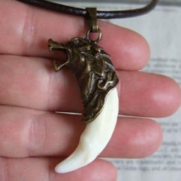 メタルキャップ付狼牙（ブロンズ/白）ペンダント - 15419zhb