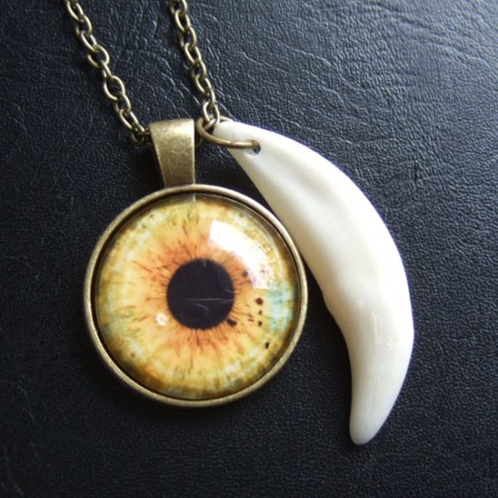 [表示現品] ウルフアイメダル付狼牙ペンダント大 (ブロンズ) - 15483zhb