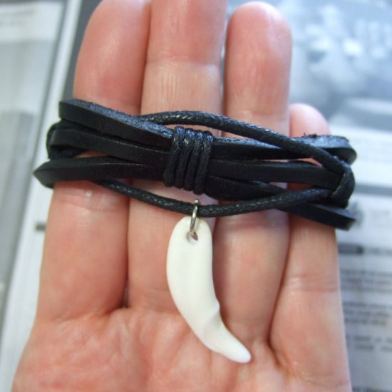 本物の牙ブレスレット - 15768chc