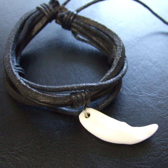本物の牙ブレスレット - 15768chc