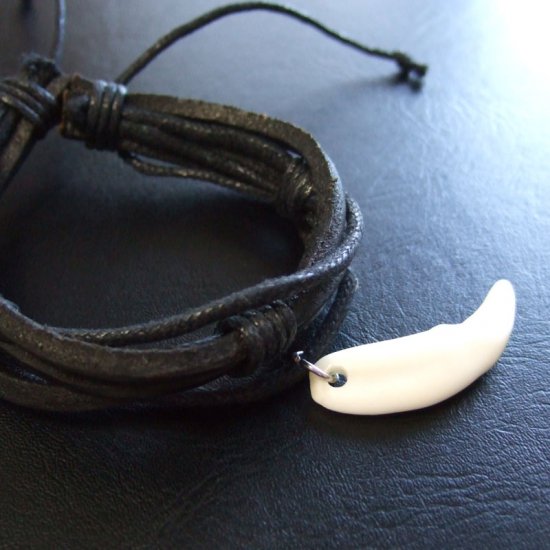 本物の牙ブレスレット - 15768chc