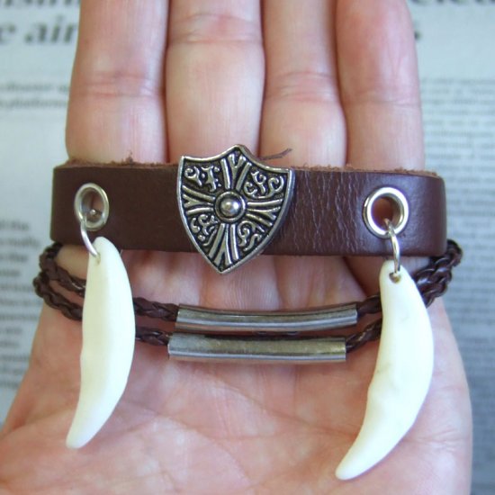 【表示現品】本物の牙レザーコードブレスレット - 15799zhb