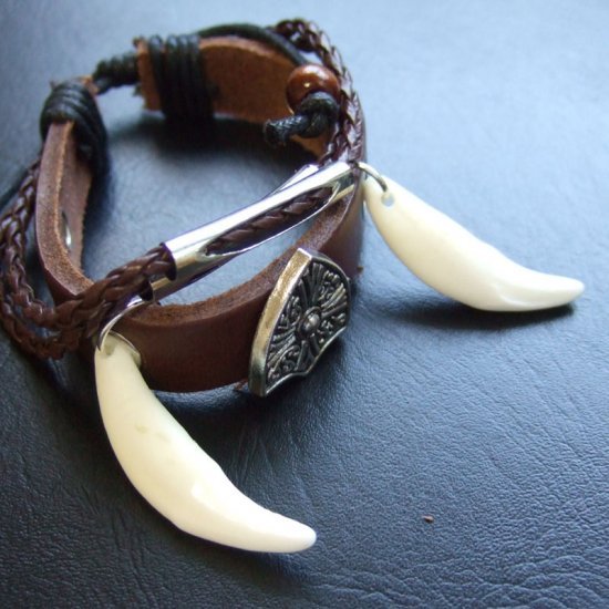 【表示現品】本物の牙レザーコードブレスレット - 15799zhb