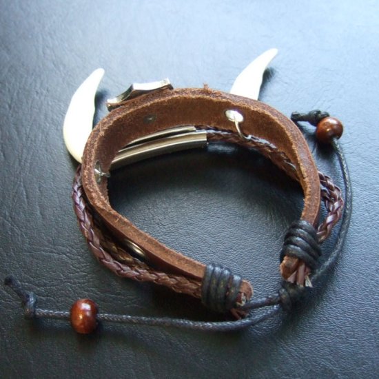 【表示現品】本物の牙レザーコードブレスレット - 15799zhb