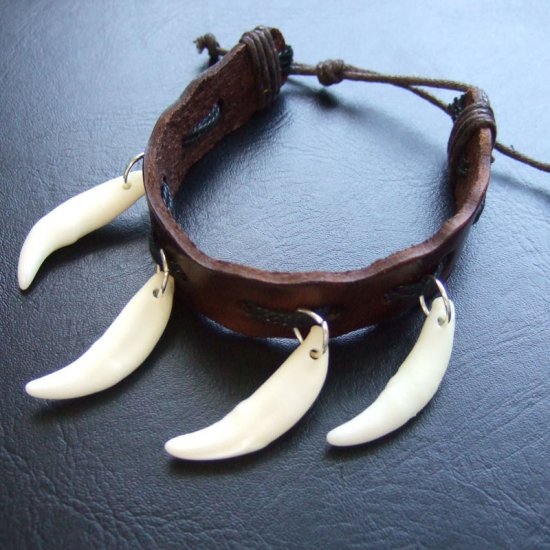 【表示現品】本物の牙レザーコードブレスレット - 15801zhb