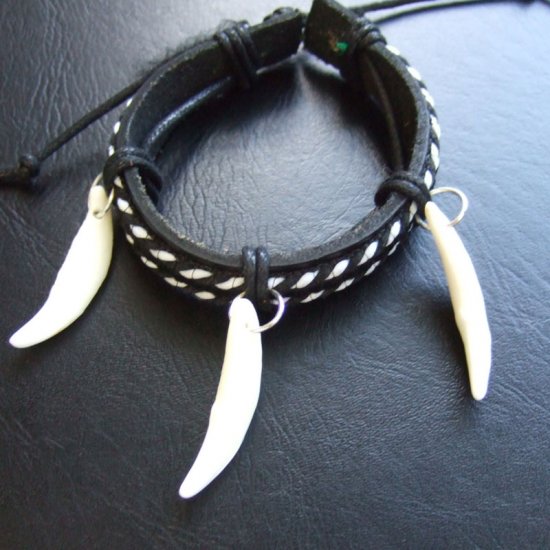 【表示現品】本物の牙レザーコードブレスレット - 15802zhb