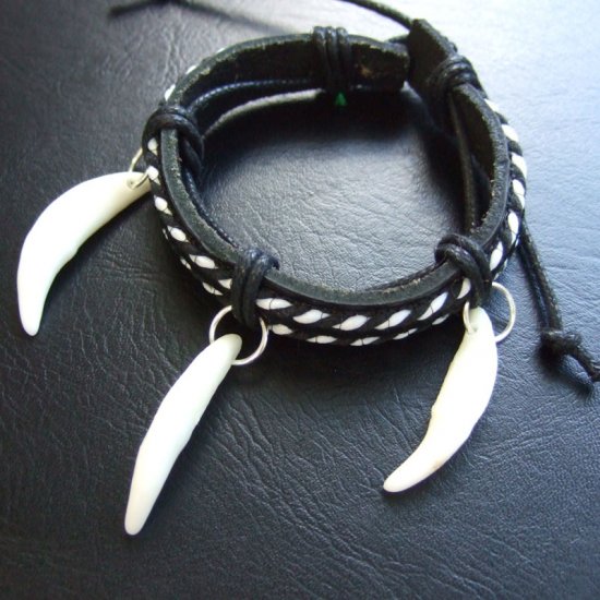 【表示現品】本物の牙レザーコードブレスレット - 15802zhb