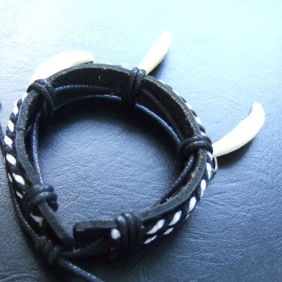 【表示現品】本物の牙レザーコードブレスレット - 15802zhb