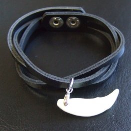 【表示現品】本物の牙レザーコードブレスレット(黒) - 15850zhc 【表示現品】本物の牙レザーコードブレスレット(黒) - 15850zhc