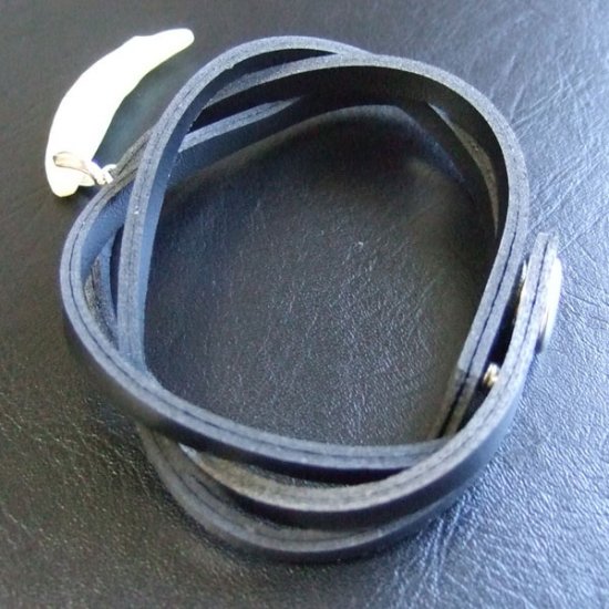 【表示現品】本物の牙レザーコードブレスレット（黒） - 15850zhc