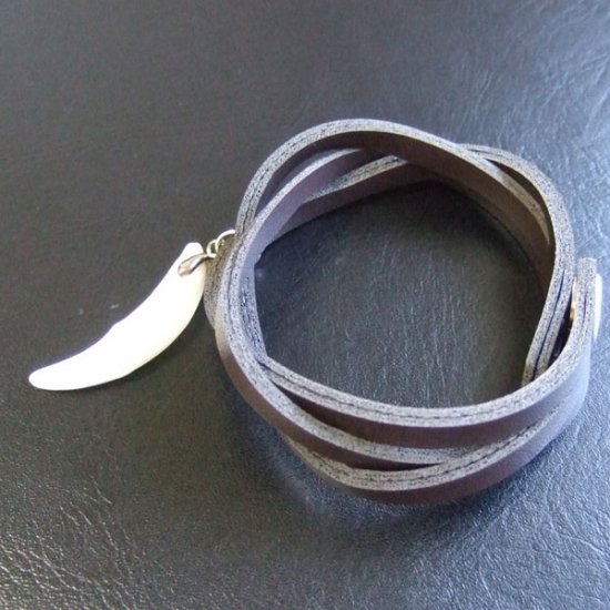 【表示現品】本物の牙レザーコードブレスレット（茶） - 15851zhc