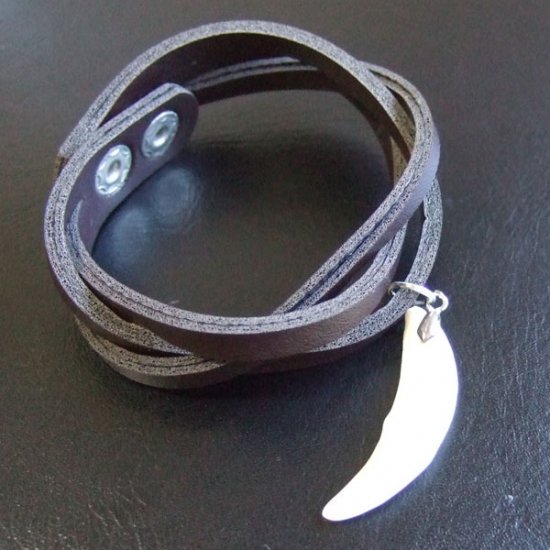 【表示現品】本物の牙レザーコードブレスレット（茶） - 15851zhc