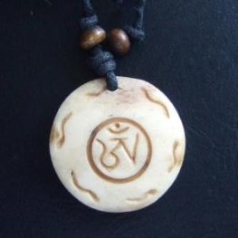 チベットYakuボーンカービングペンダント - 15903chd