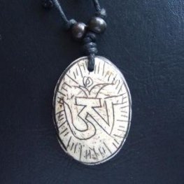 チベットYakuボーンカービングペンダント - 15906chd