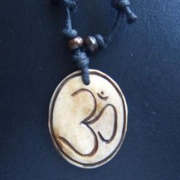 チベットYakuボーンカービングペンダント - 15907chd