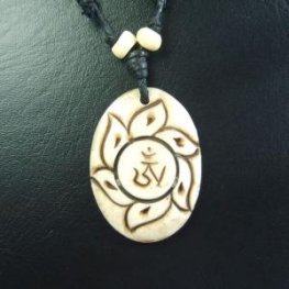 チベットYakuボーンカービングペンダント - 15908chd