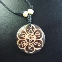 チベットYakuボーンカービングペンダント - 15912chd