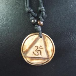 チベットYakuボーンカービングペンダント - 15914chd