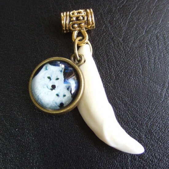 [表示現品] オオカミ柄ガラスメダル付狼牙ペンダント 小 - WTN-15016