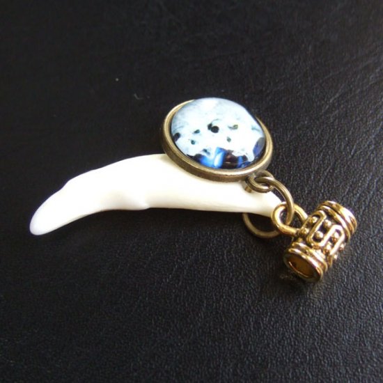 [表示現品] オオカミ柄ガラスメダル付狼牙ペンダント 小 - WTN-15016