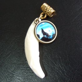 [訳あり現品] オオカミ柄ガラスメダル付狼牙ペンダント - WTN-15018