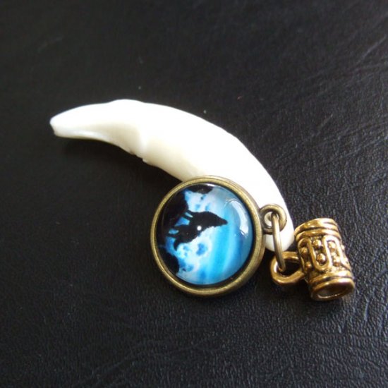 [訳あり現品] オオカミ柄ガラスメダル付狼牙ペンダント - WTN-15018