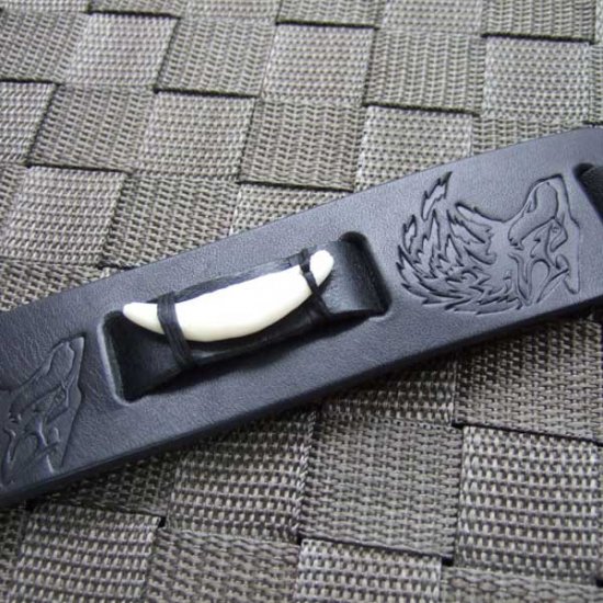 本物の牙レザーブレスレット（黒） - WTB-25036