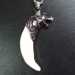 【表示現品】メタルキャップ付狼牙(ダークメタル/白)ペンダント - WTN-15033 【表示現品】メタルキャップ付狼牙(ダークメタル/白)ペンダント - WTN-15033