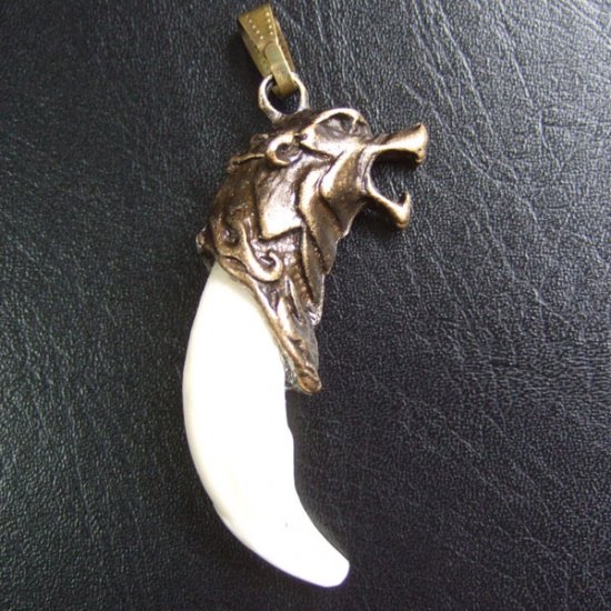 【表示現品】メタルキャップ付狼牙（ブロンズ/白）ペンダント - WTN-15036