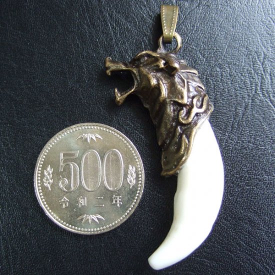 【表示現品】メタルキャップ付狼牙（ブロンズ/白）ペンダント - WTN-15036