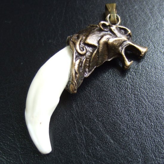 【表示現品】メタルキャップ付狼牙（ブロンズ/白）ペンダント - WTN-15036