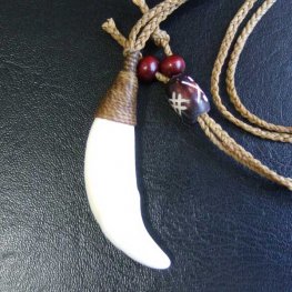 【表示現品】狼牙編み込みネックレス＜黒色コード　中サイズ＞ - WTN-15078