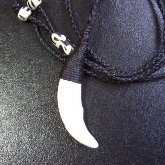 【表示現品】狼牙編み込みネックレス＜黒色コード　中サイズ＞ - WTN-15078