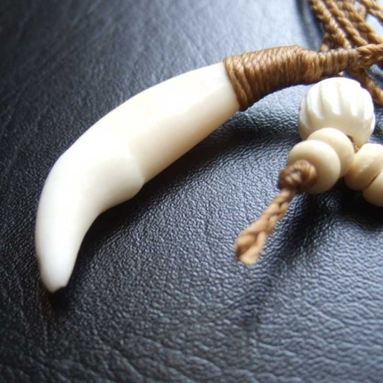 【表示現品】狼牙編み込みネックレス＜黒コード　中サイズ＞ - WTN-15100